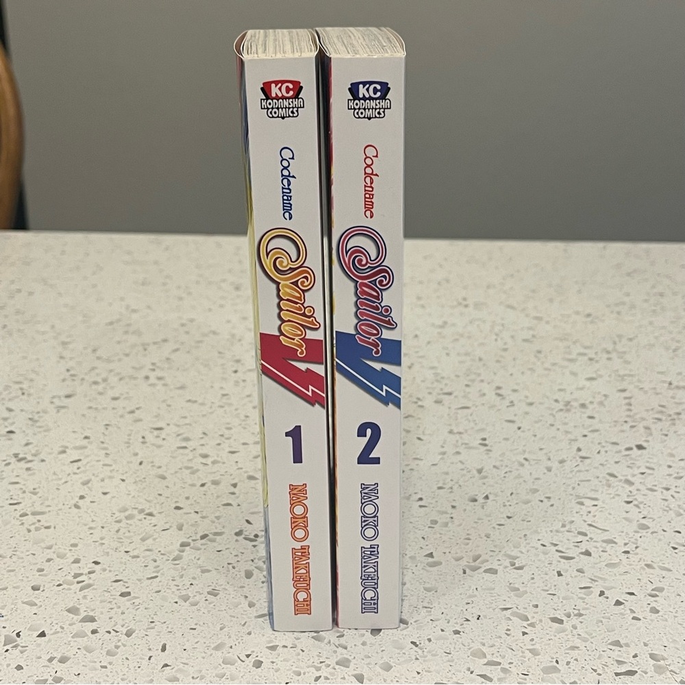 Complete English translation Codename Sailor V Manga Volumes 1 and 2 - Picture 3 of 3